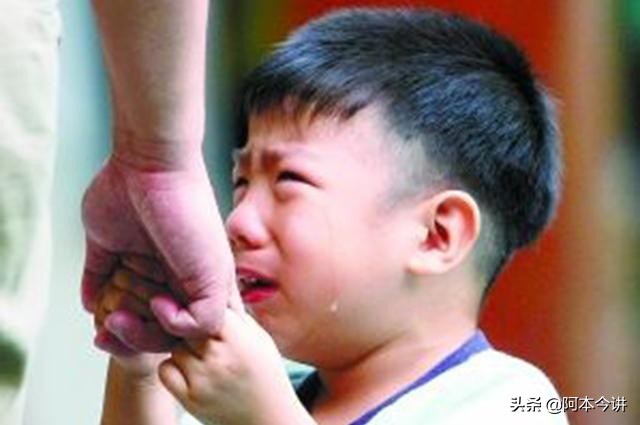 梦见死去的爸爸帮我挖了一副棺材回来，解读梦境中的深层含义