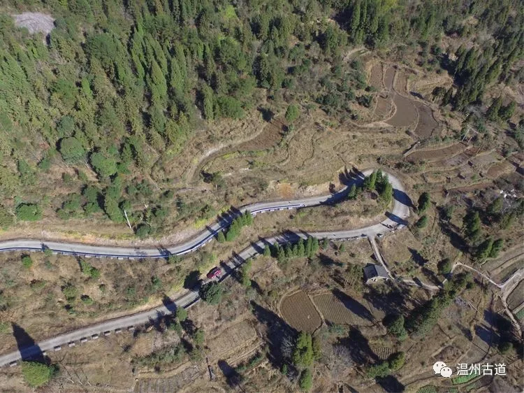 梦境解析，怀抱中的奇迹——漂亮小男孩与我融为一体