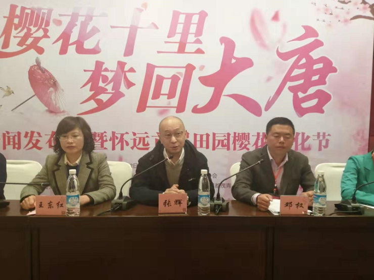梦回田园，小猪与狗的寓言——解析梦见一群小猪有两只被狗咬的深层含义