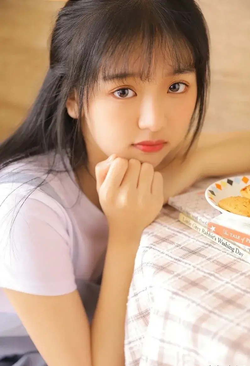 偷玩同学漂亮麻麻张嫣