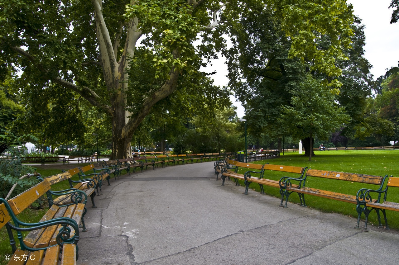 周公解梦，梦境中众人踩踏，寓意何在？