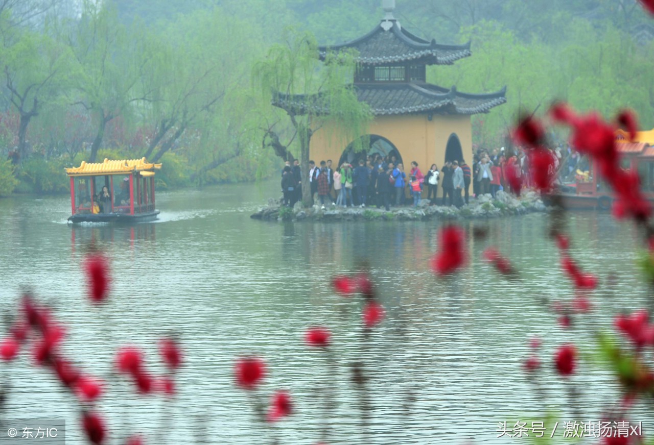 梦见与逝者交锋，探索梦境深处的情感纠葛与心灵启示