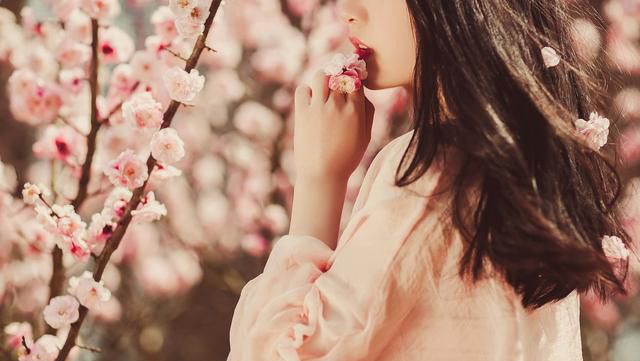 梦境中的低语，解读昨晚梦到我以前的老婆，她给我打电话却什么也没说