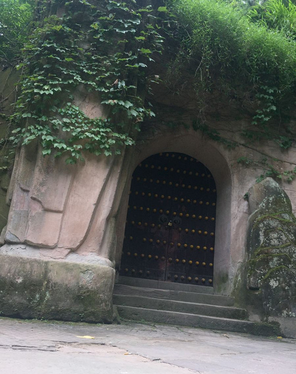 女人梦见长了几根白发，梦境背后的深层寓意与心理解析