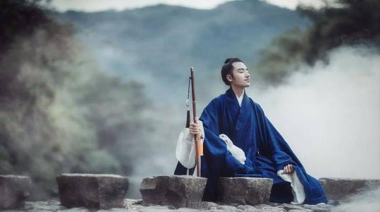 梦见丈夫与同事抬床入家的深层寓意