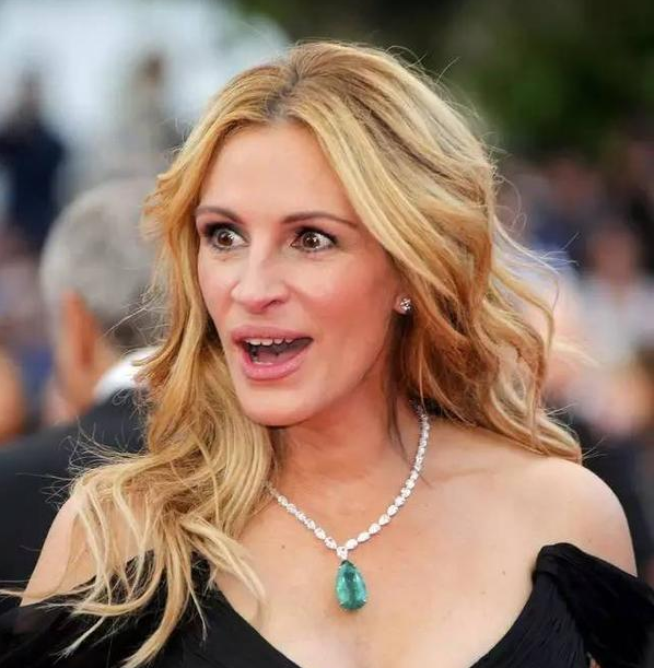 梦境光脚之旅，探索内心深处的赤足隐喻