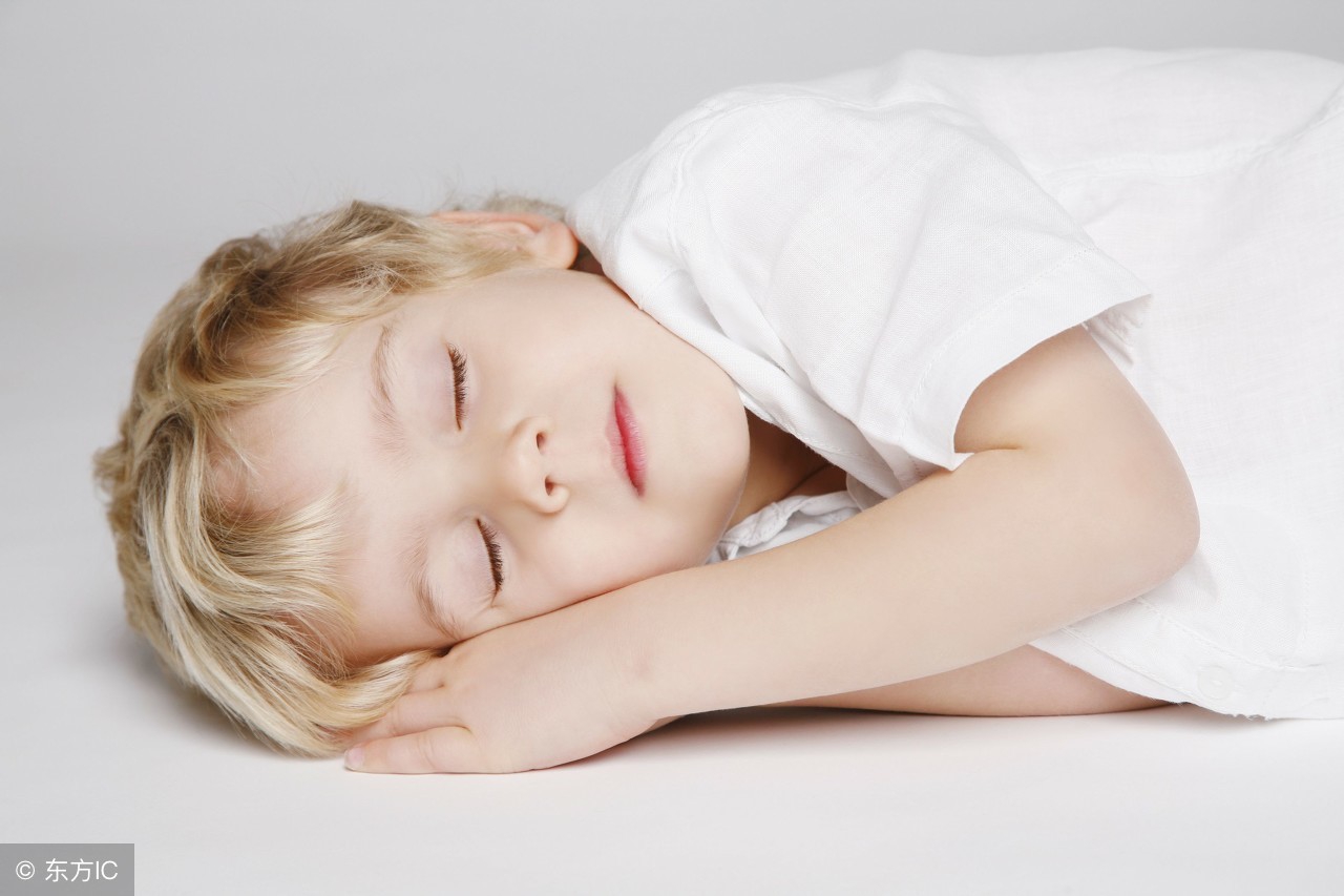 梦境交织，梦见自己生孩子，男友却与别的女人在一起