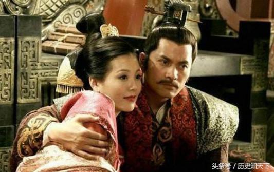 梦见别人杀了好多人我自己躲在那看，梦境背后的深层解析与心理启示