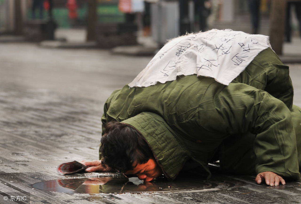 梦到自己亲人故意把自己家的房子烧了，深层寓意与心理解析