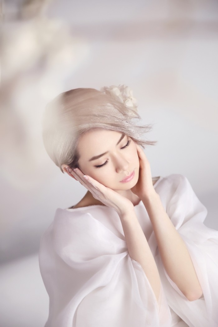 梦回往昔，与逝去之爱的惊魂对话——解读梦见死去的爷爷追着我不放吓唬我的深层含义