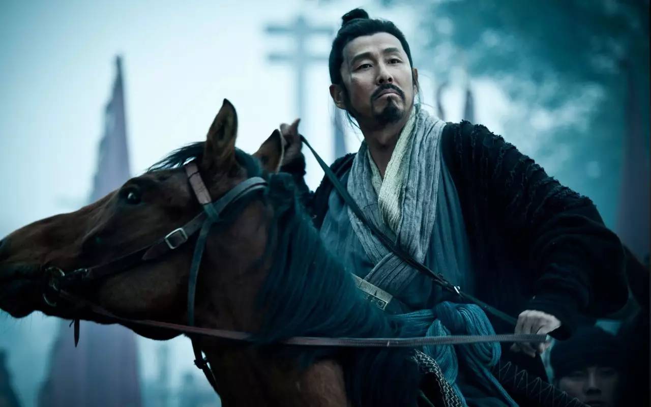 梦境解析，梦见一条白色大龙从山坡上爬出来的深层含义