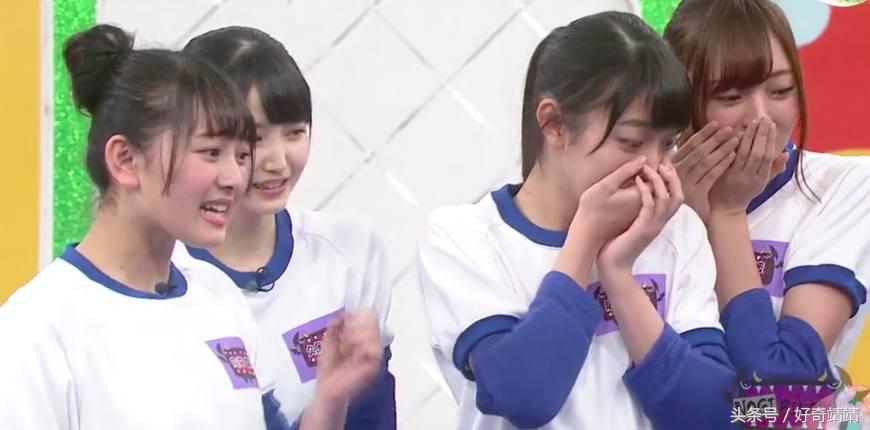 梦见很多奇怪的大蛇在地面下来回爬行，探索梦境背后的深层含义