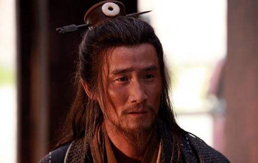 梦境中的恐惧，解析梦见一个人在山上看见几个墓很害怕的深层含义