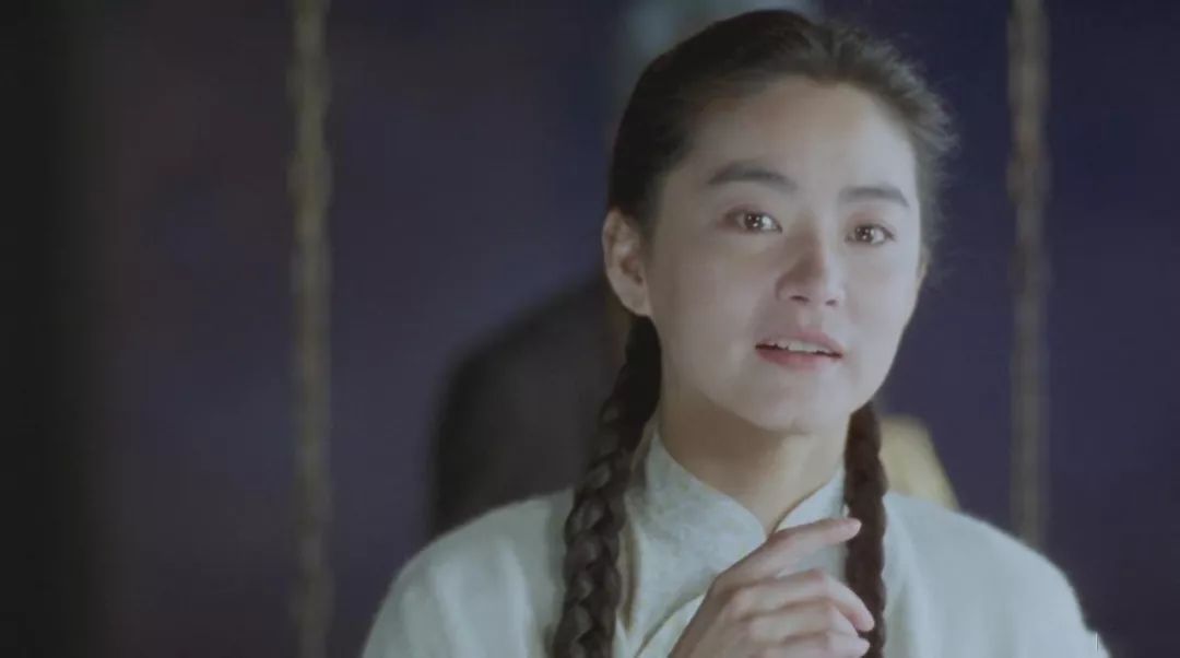 梦境之谜，解析梦见雨水把路边汽车淹没车翻了的深层含义