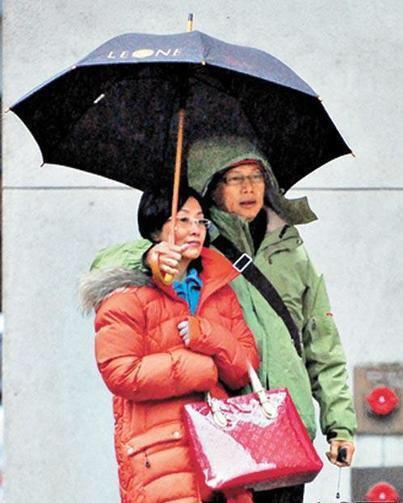 解梦，梦见逝去亲人求婚，寓意何在？