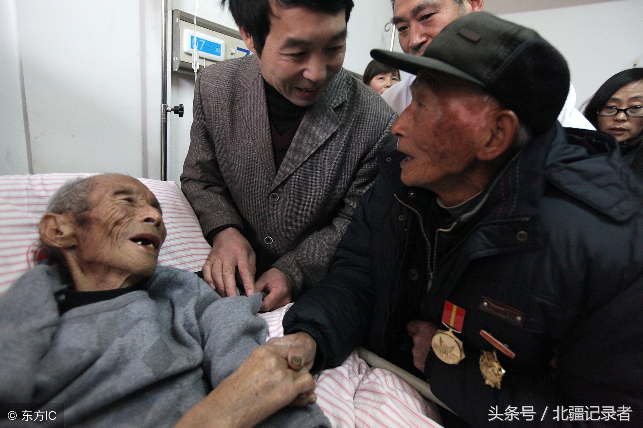 梦回往昔，爷爷的微笑与未尽的言辞——解读梦中爷爷奶奶死而复生的深层含义