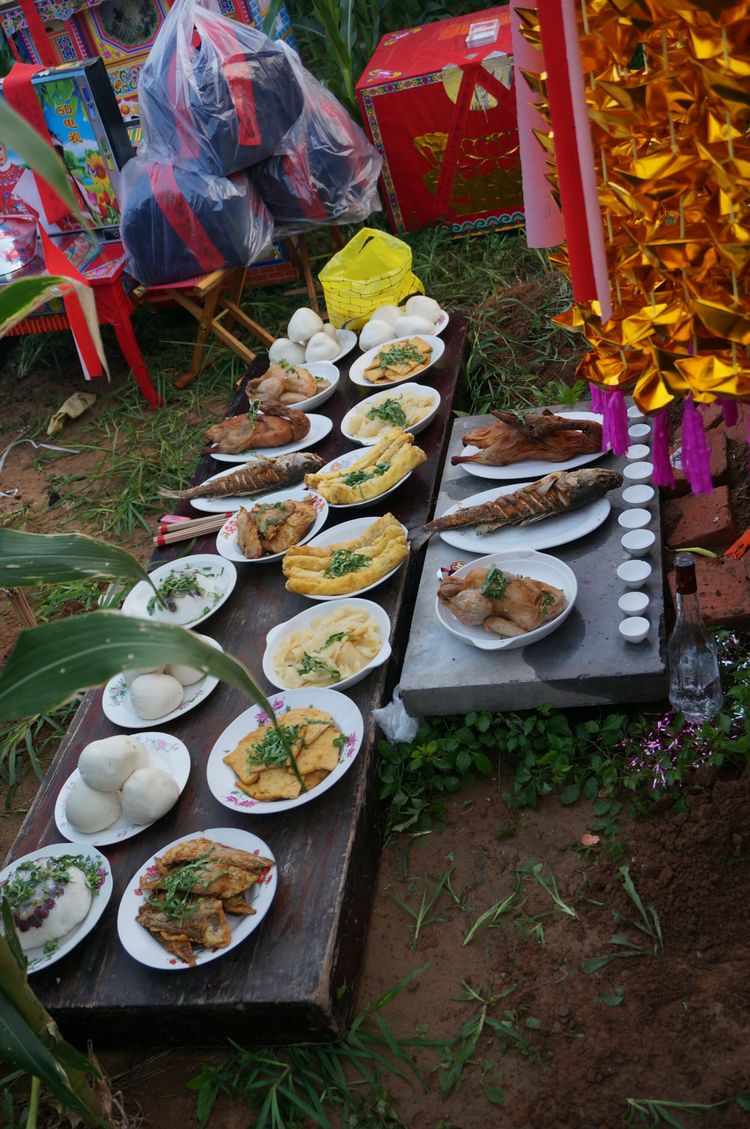 梦境迷雾，解析梦见上坟半路钱包丢了的深层含义