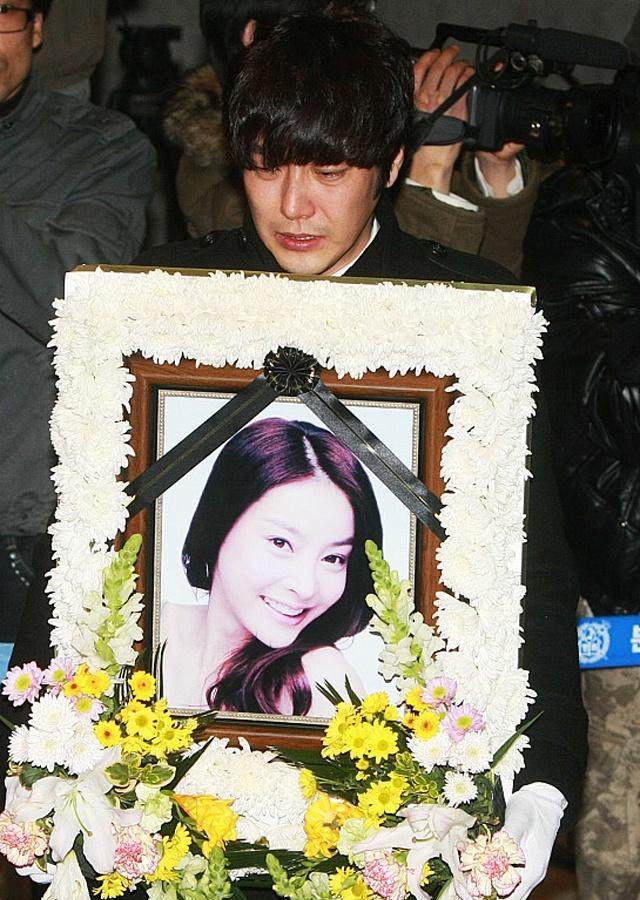 梦魇边缘的温情——解析昨晚梦见婆婆上吊，自己却抱着一个孩子的深层含义