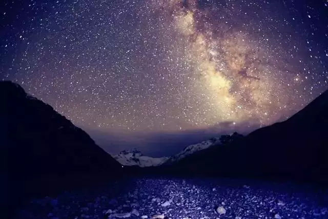 梦境中的追逐，解析梦见被人追总也跑不掉的深层含义