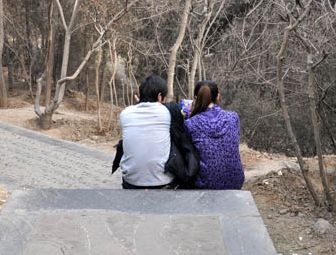 周公解梦，梦见好多人在别人家吃饭，寓意何在？