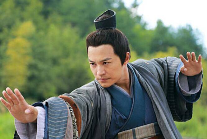 梦境奇缘，解析梦见我生男孩，生下来就准备行走的深层含义