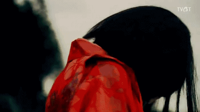 红衣之困，梦魇中的生死边缘——解析满山死尸，红衣难行的梦境寓意