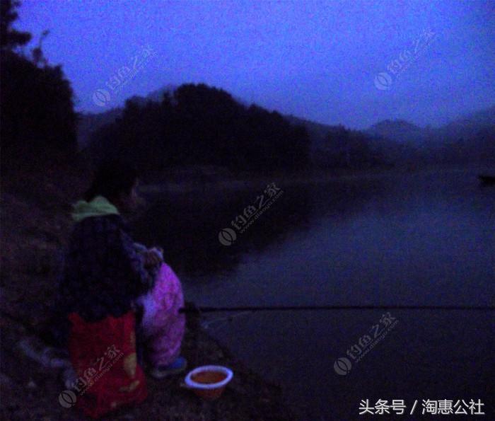 梦见男友出车翻了但人没有受伤，梦境背后的情感与心理解析