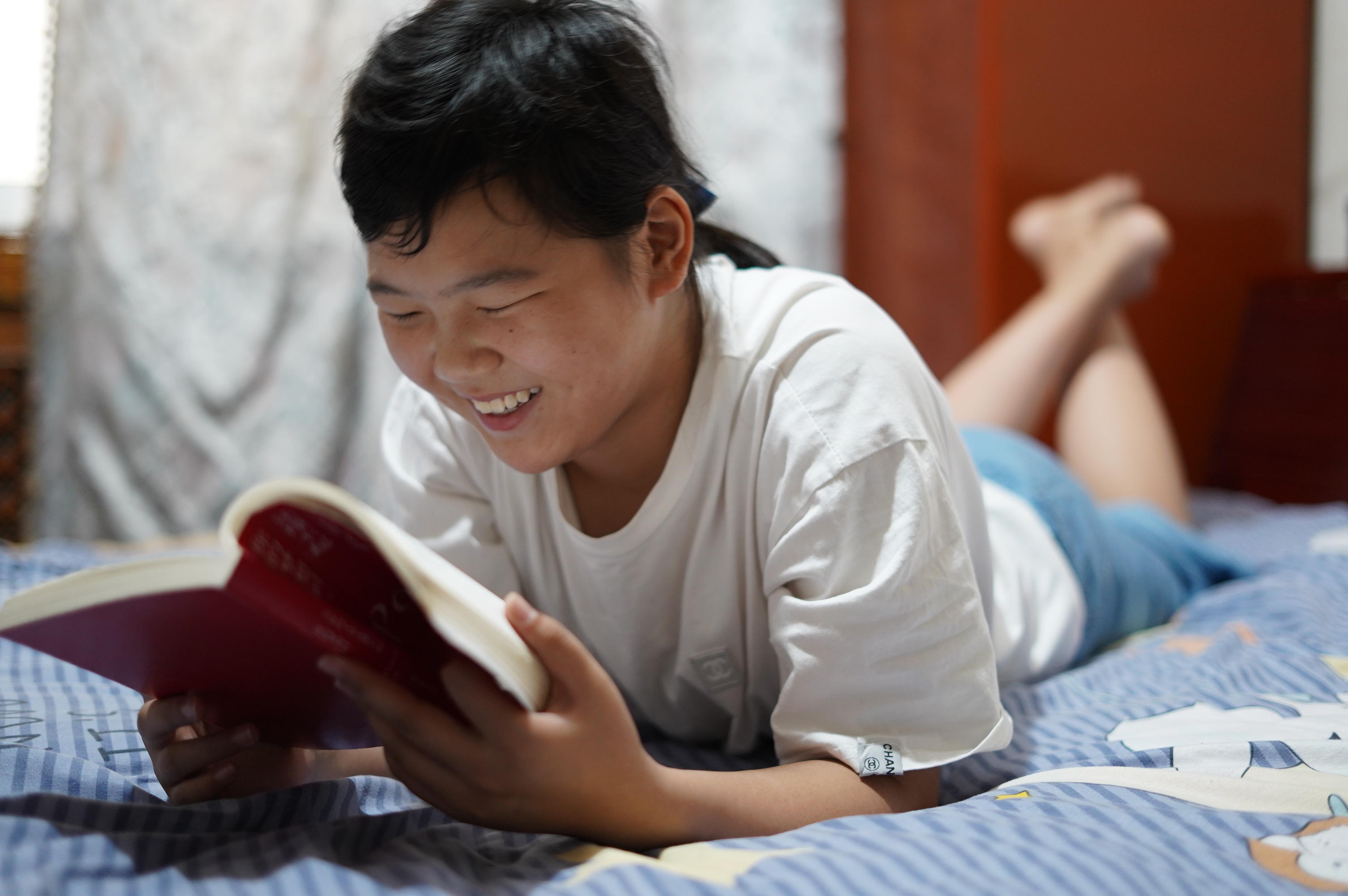 梦境解析，梦到牙齿掉光后长出新牙的象征意义与心理解读