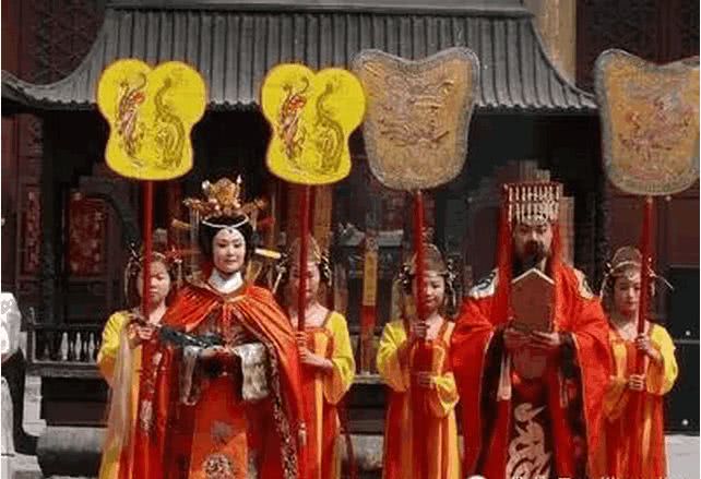 梦境解析，追逐中的惊险与自我觉醒