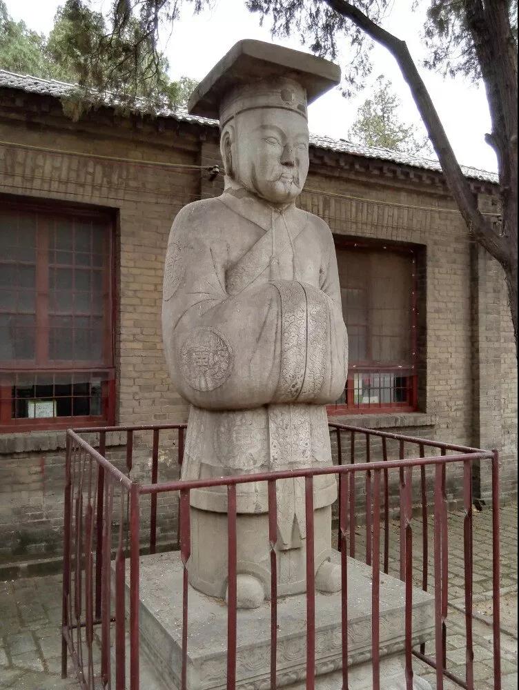 梦到很多坟茔，探索潜意识的深层含义与心灵启示