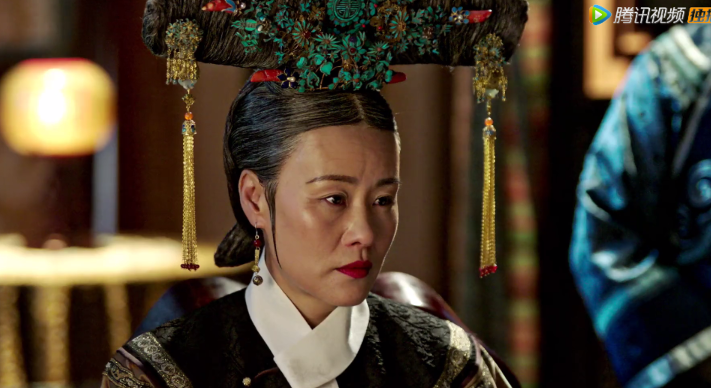 梦境解析，梦到往棺材里抬死人并手持香火，寓意何在？