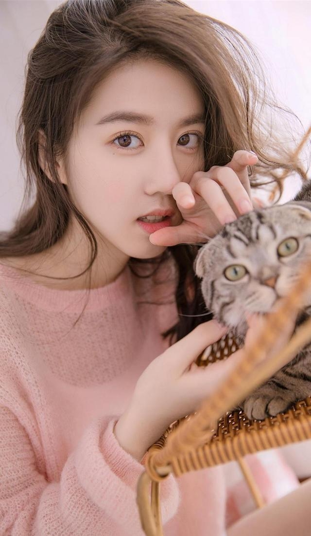梦境的隐秘信息，解析梦到女朋友手机上一条消息不给我看的深层含义