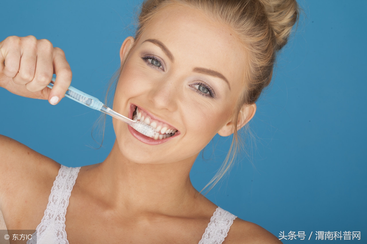 梦见掉牙而且出血了，解读梦境中的警示与启示