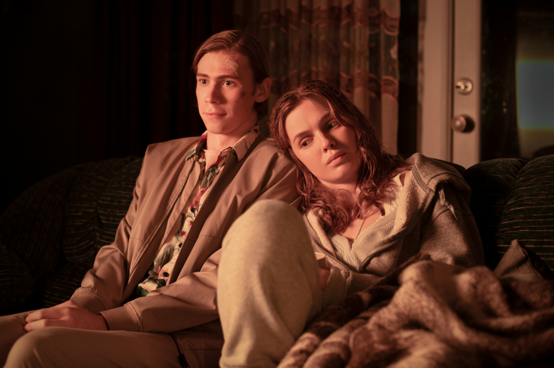 梦到还在世的人去世，梦境背后的情感与心理解析