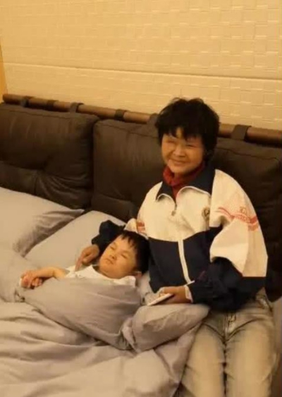梦到父亲被蛇咬有什么涵义？——从原型象征到现实隐喻的深度解梦