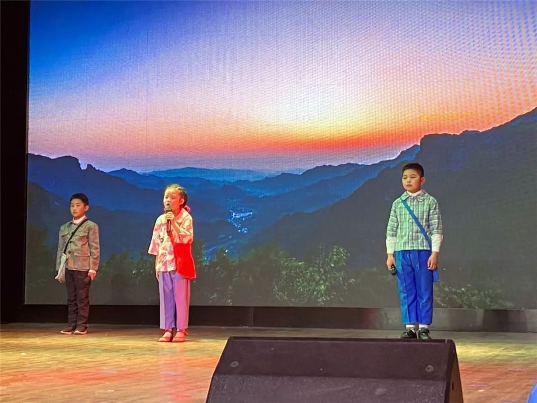 梦回之翼，解析梦见小鸟被我带回家还咬我手的深层含义