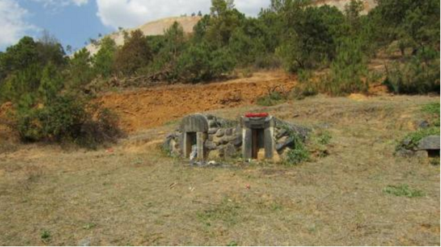 梦境中的迁徙，解析梦到迁坟的深层含义与心理暗示