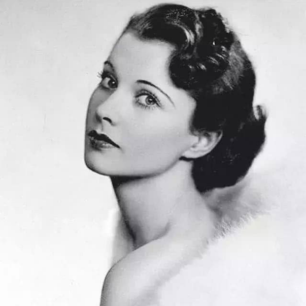 梦的寓言，梦见自己怀孕的深层预兆与心理解析