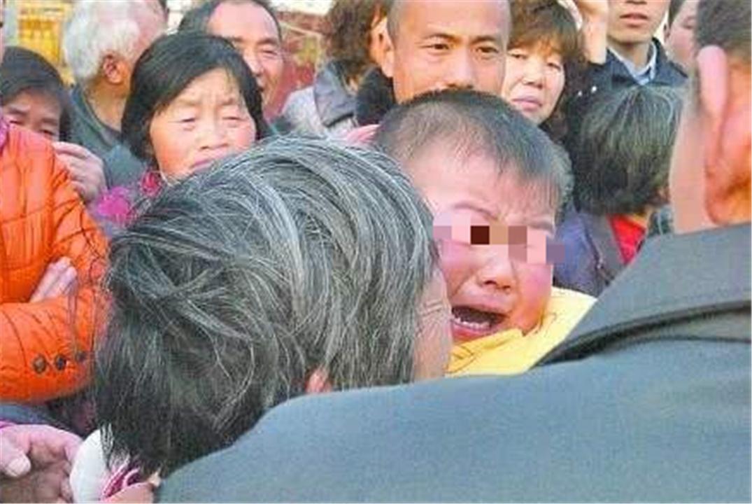 周公解梦，梦见死去的亲人要抢我的钱