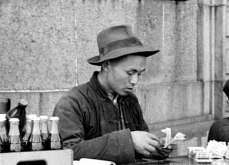 梦境解析，当梦见在尿盆里小便但盆里水都马上要满了的寓意与启示