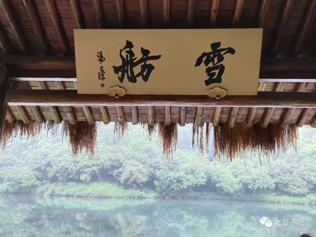 解梦，家中墙裂塌陷成坟墓的寓意与心理解析