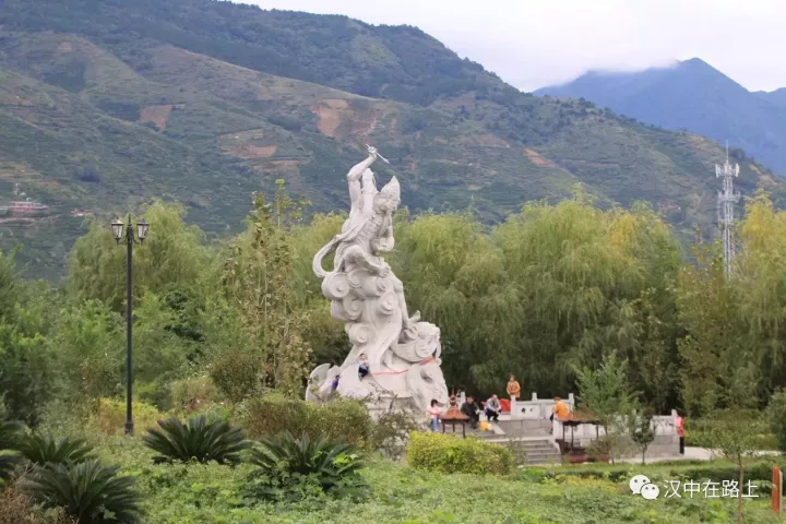 梦境与现实，解析梦见公公要老公跟我离婚娶别人的深层含义