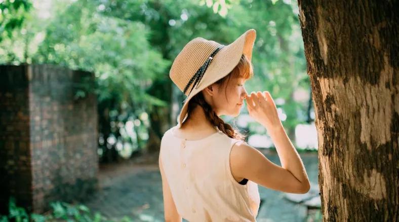 梦境交织的情感纠葛，解析我总梦见老公和别的女人在一起，有时会哭醒的深层含义