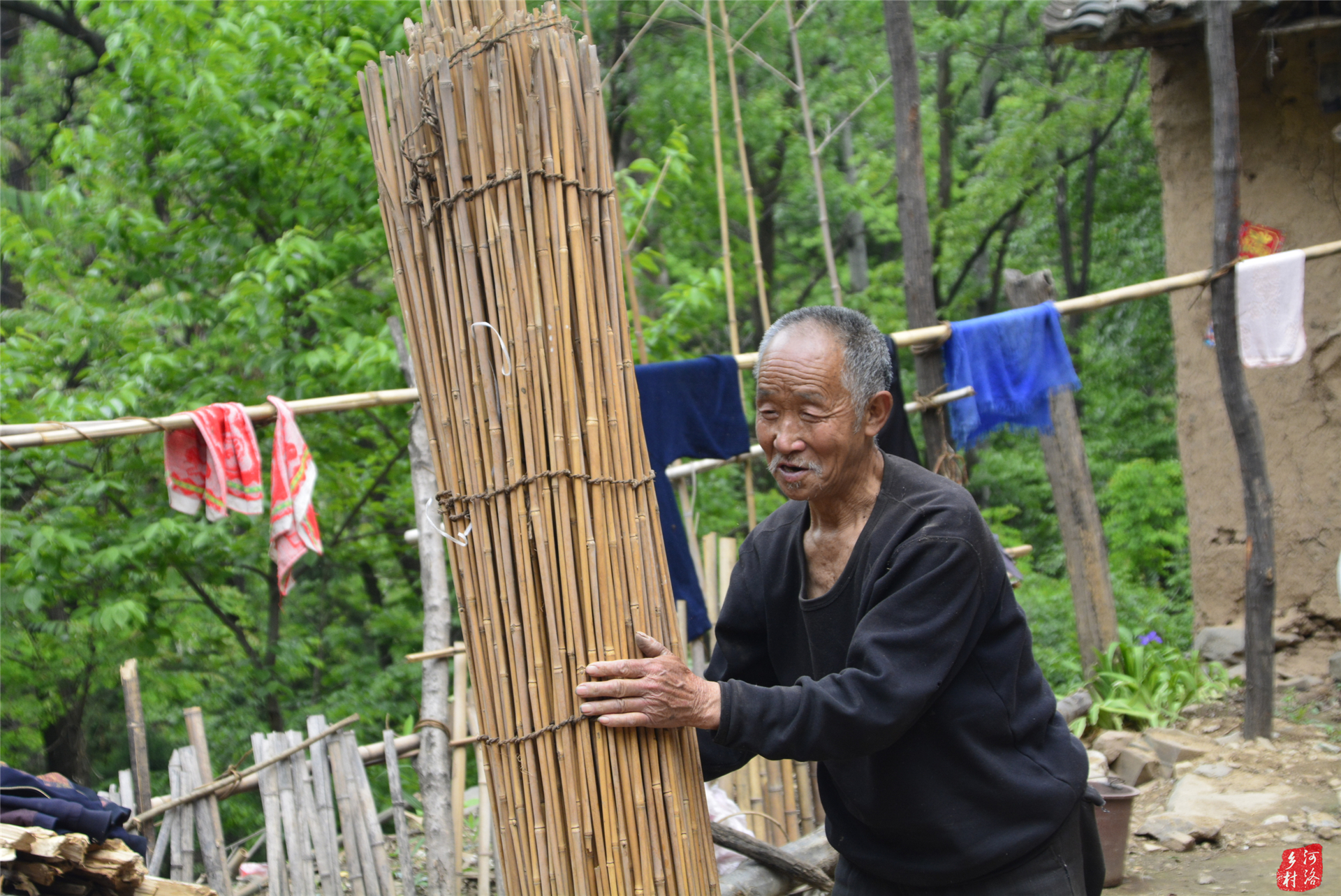 梦境迷雾，解读梦见别人在棺材前带孝的深层含义与心理解析