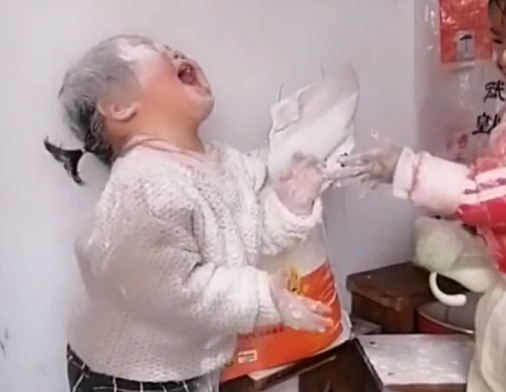 梦到有人扔馒头，解密潜意识中的隐秘信息与象征意义