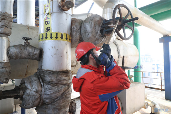 梦境解析，梦见自己开车掉下坎的深层含义与心理暗示