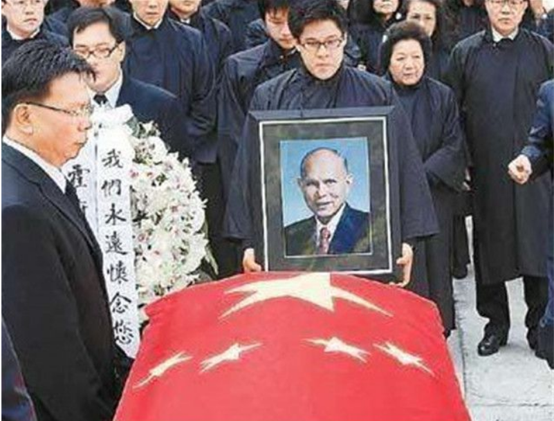 解梦，梦见被已故父亲打，探寻梦境背后的深层含义