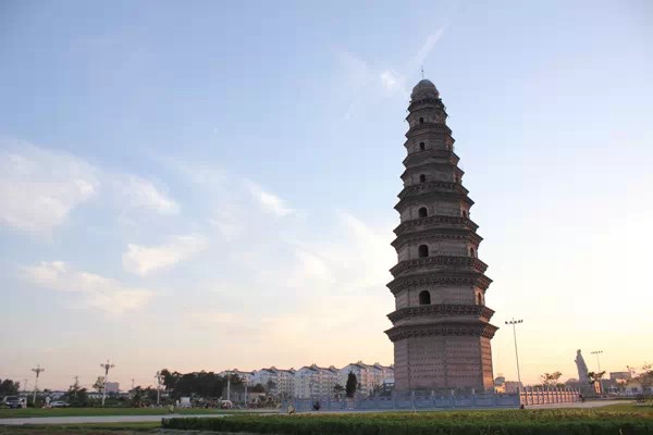 梦境中的河流与亲情，解析梦见我和妈妈在发浑的河水里面洗衣服，洗着洗着我去了河当中，妈妈叫的深层含义