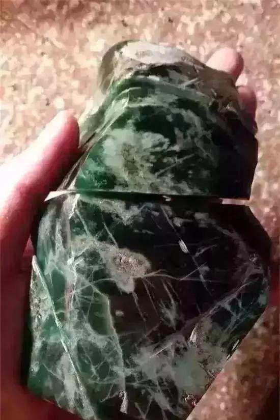 周公解梦，儿子打裂玉手镯的梦境寓意与心理解析