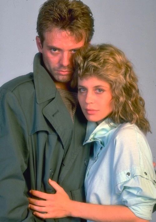 梦魇之境，解析梦见屋前放各式各样黑棺材的深层含义